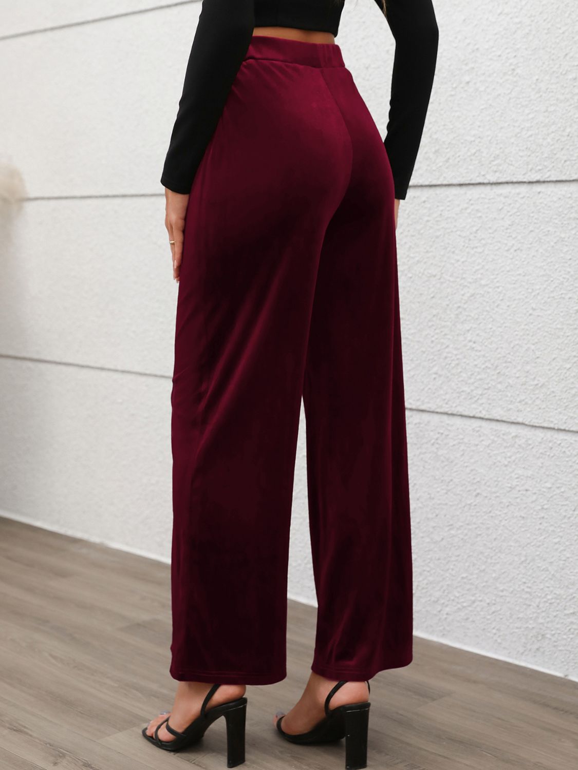 These Elastic Waist Wide Leg Pants are the kind of comfort you’ll want to live in, day in and day out. The stretchy waistband gives you that easy, relaxed fit while the wide-leg cut lets you move freely, whether you're dancing in the kitchen or strolling through the market. These pants have that laid-back, effortless vibe—perfect for catching the sunset, meeting up with friends, or just lounging around in style. Pair 'em with a graphic tee and boots for a wild-west feel or with a flowy top and sandals