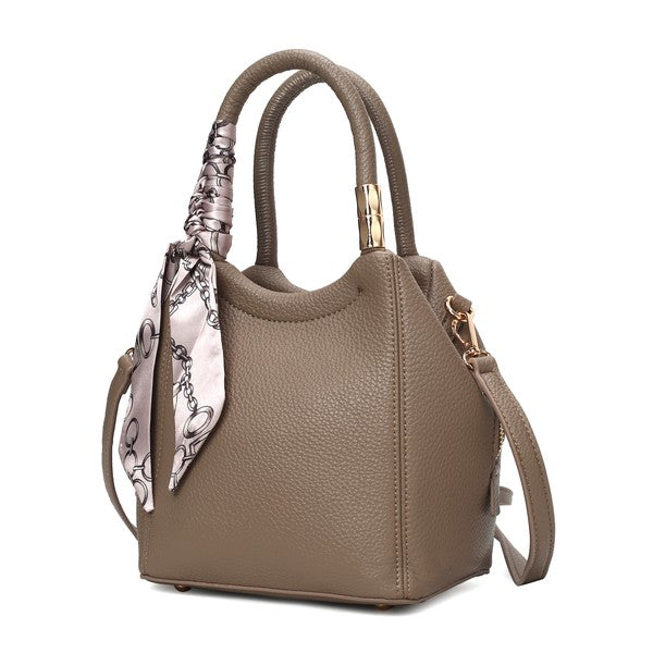 This Eco-Friendly Tote Bag is made with high quality Vegan Leather- Win!
This stylish tote looks like it came off the runway, but at a wallet friendly price point- WIN!
This versatile tote compliments working, travel, evenings out, and everyday wear. It's attention to detail and soft vegan leather conveys a polished look when you need one- WIN!!