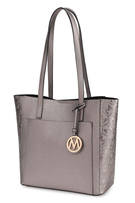 Sustainably Sleek Collection –Eco-Friendly Vegan Tote Bag. The Sustainability Sleek Collection is a unique collection that offers a WIN-WIN-WIN! Eco-Friendly Tote Bag is made with high quality Vegan Leather- Win!
This stylish tote looks like it came off the runway, but at a wallet friendly price point- WIN!
This versatile tote compliments working, travel, evenings out, and everyday wear. It's attention to detail and soft vegan leather conveys a polished look when you need it. Multiple colors available!
