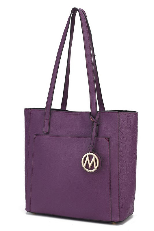 Sustainably Sleek Collection –Eco-Friendly Vegan Tote Bag. The Sustainability Sleek Collection is a unique collection that offers a WIN-WIN-WIN! Eco-Friendly Tote Bag is made with high quality Vegan Leather- Win!
This stylish tote looks like it came off the runway, but at a wallet friendly price point- WIN!
This versatile tote compliments working, travel, evenings out, and everyday wear. It's attention to detail and soft vegan leather conveys a polished look when you need it. Multiple colors available!