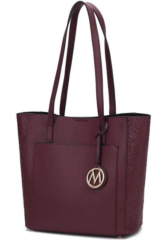Sustainably Sleek Collection –Eco-Friendly Vegan Tote Bag. The Sustainability Sleek Collection is a unique collection that offers a WIN-WIN-WIN! Eco-Friendly Tote Bag is made with high quality Vegan Leather- Win!
This stylish tote looks like it came off the runway, but at a wallet friendly price point- WIN!
This versatile tote compliments working, travel, evenings out, and everyday wear. It's attention to detail and soft vegan leather conveys a polished look when you need it. Multiple colors available!