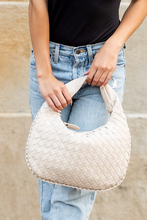 Who says you can’t have it all? This vegan woven handbag combines conscious fashion, impeccable design, and a touch of timeless charm. With the eco- materials and the intricate woven craftmanship creating an effortless charm, this is a bag that is both sustainable and stunning!