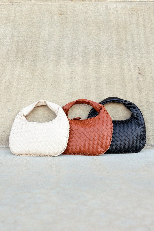 Who says you can’t have it all? This vegan woven handbag combines conscious fashion, impeccable design, and a touch of timeless charm. With the eco- materials and the intricate woven craftmanship creating an effortless charm, this is a bag that is both sustainable and stunning!