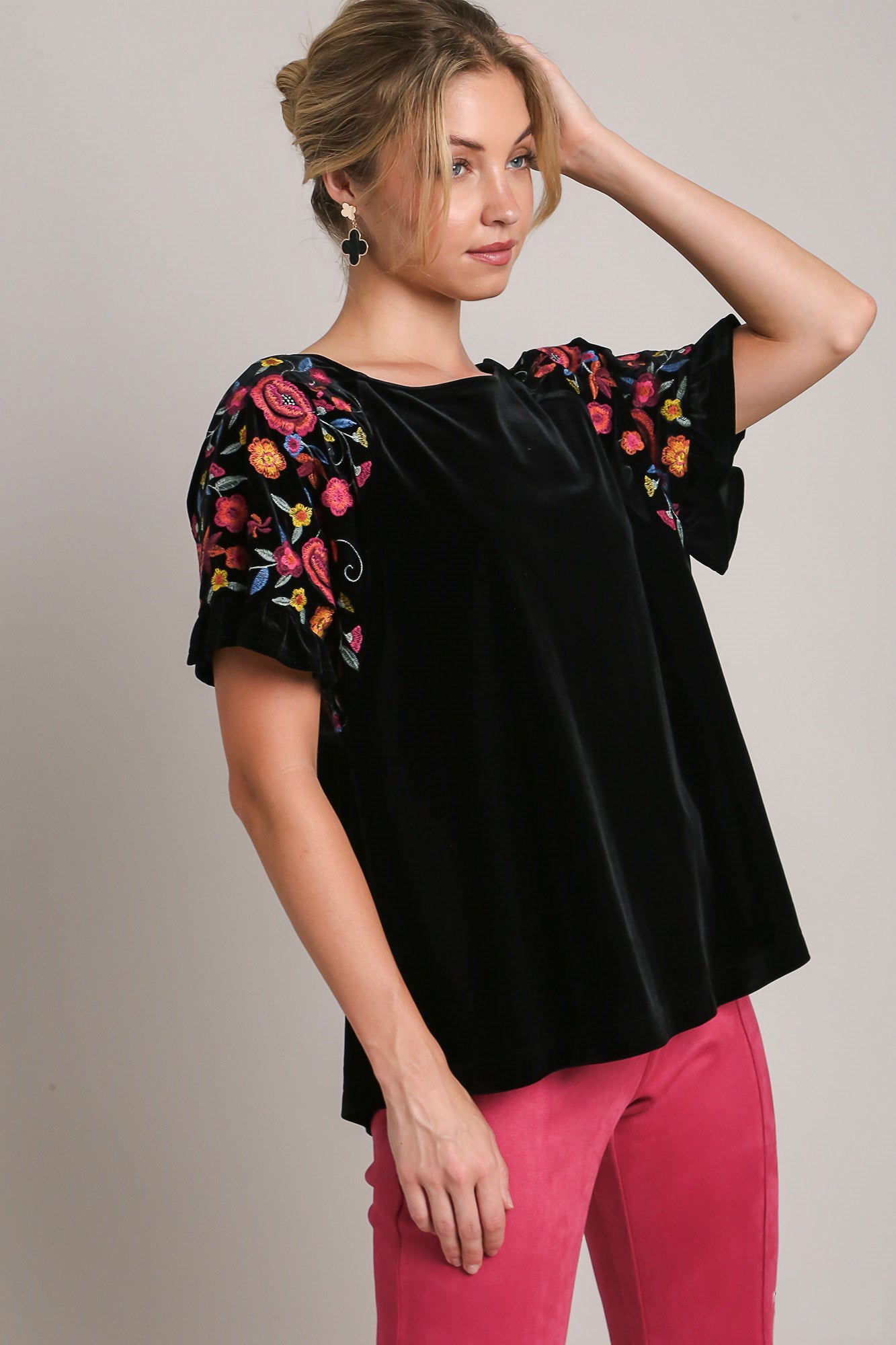 The Velvet Embroidery Short Sleeve Blouse is like a piece of magic for your wardrobe! The soft, velvety fabric feels amazing and drapes just perfectly. The embroidery? Total showstopper – it’s got that boho flair that’s both unique and eye-catching. Whether you're out for a coffee date or dressing it up for something fancier, this blouse adds that effortless, vintage charm that takes your outfit to the next level. Wear it with confidence, it’s got your back!
