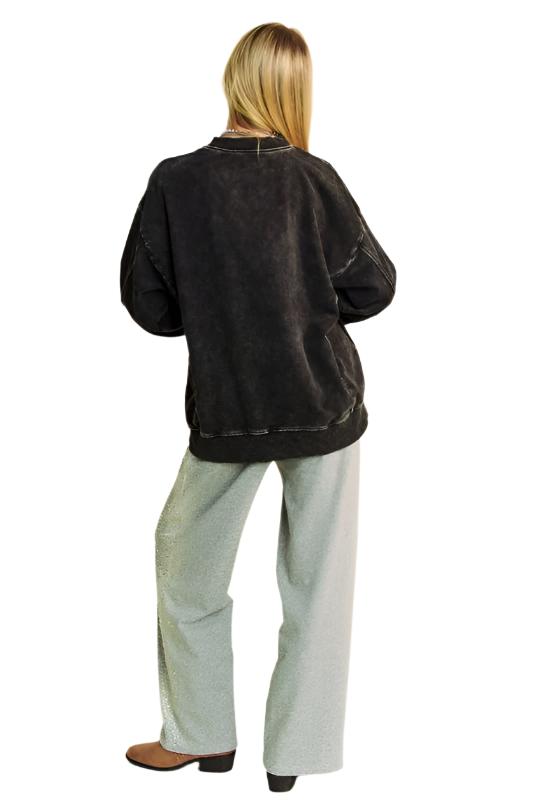 Star Patch Acid Washed Sweatshirt - Black. This sweatshirt is vibin' a mix of rock n' roll and vintage! The stud star patch adds a touch of attitude and embellishment, creating a unique and eye-catching detail!
The acid-washed finish gives the sweatshirt a cool and lived-in appearance. Whether you're running errands or hanging out with friends, this sweatshirt is for those who want to stand out and make a statement with their style.