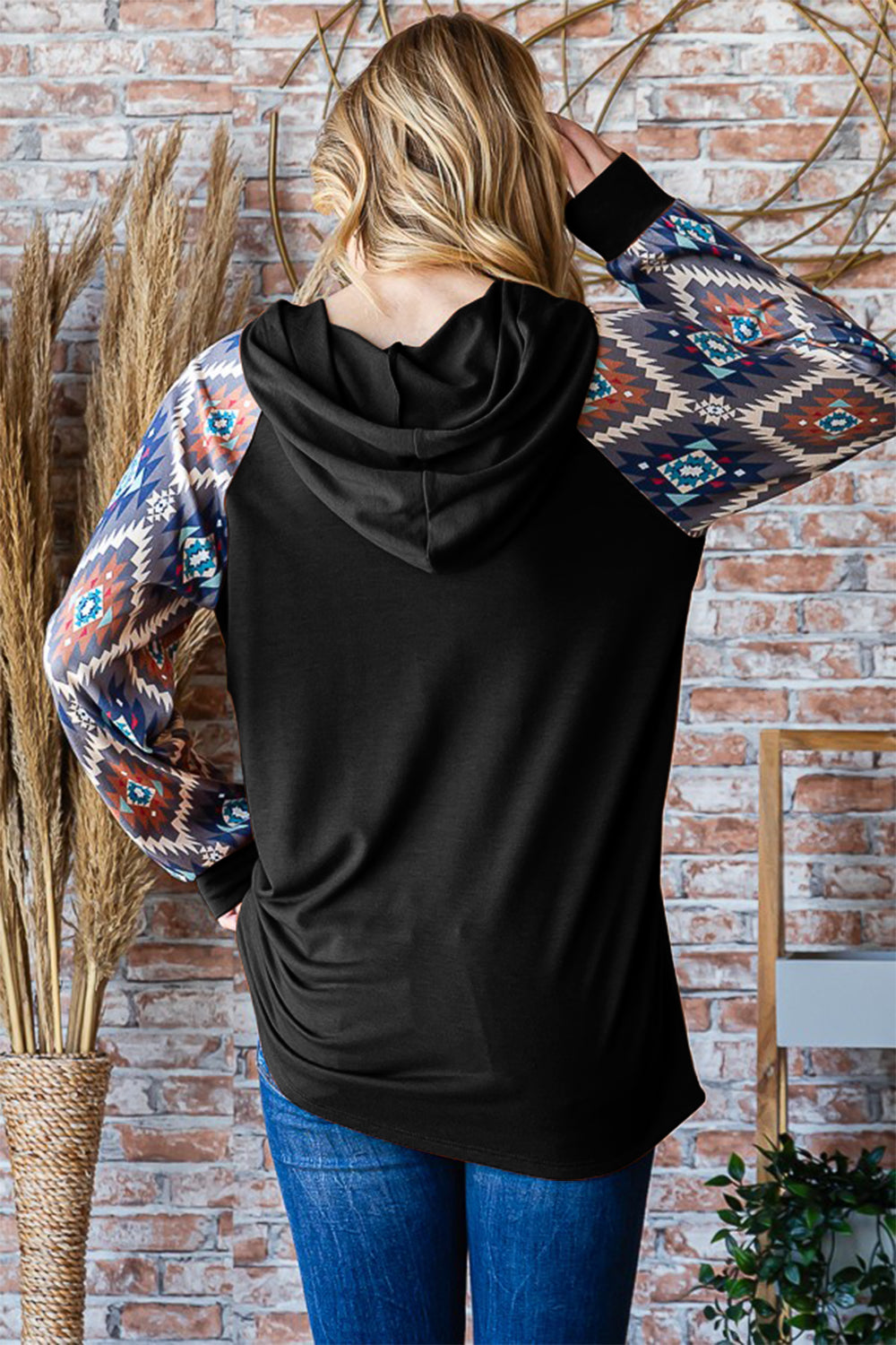 Long Sleeve Hooded Top with Aztec Print "The Sleeve Remix" in Black.
This shirt is a staff fav here at Free Soul Threads! We couldn’t resist grabbing ours—make sure you snag yours before they’re gone! Limited sizes available, so don’t wait!
SHOUTOUTS:
Level up your shirt collection with a western and Boho style hooded top with contrast sleeves for an extra pop of dimension!