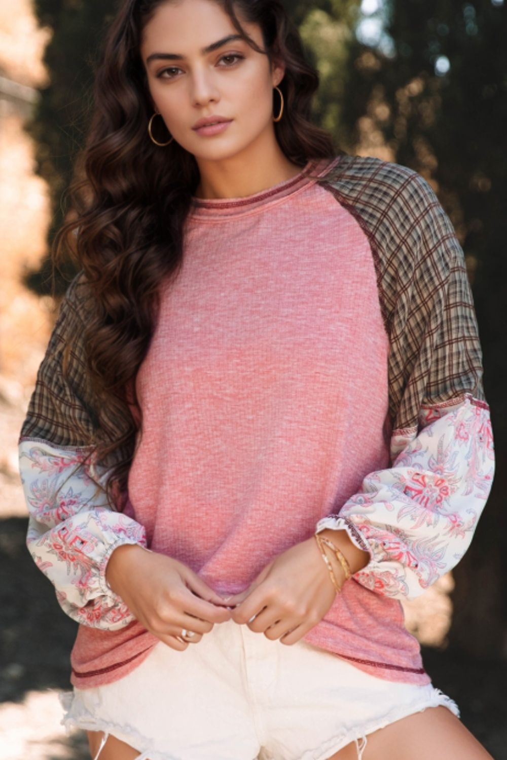 Unconventional pullover with contrast sleeves. This rustic plaid paired with the floral creates a charm that shows off individuality. Feel great wearing this feminine top out to the farmers market, while out looking for quirky cafes, vintage or antique shops to cultivating your garden, art exhibitions, or outings with friends.