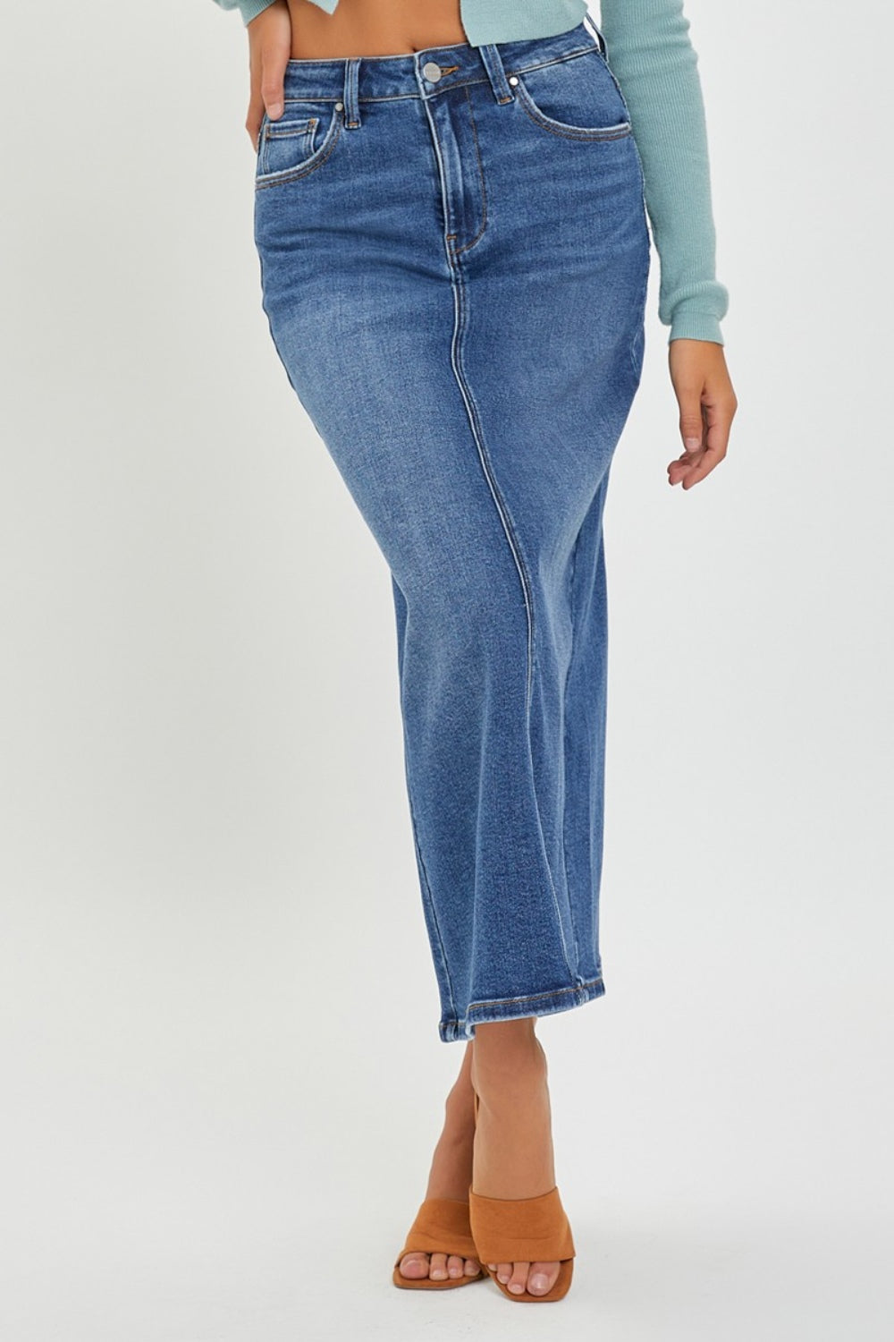 Calling all free spirits! This long jean skirt gives you Western vibes with a modern twist. Pair it with your favorite boots for a look that’s ready for anything, from the rodeo to the city streets. This is a day to night and season to season wardrobe staple! Grab yours while they last!