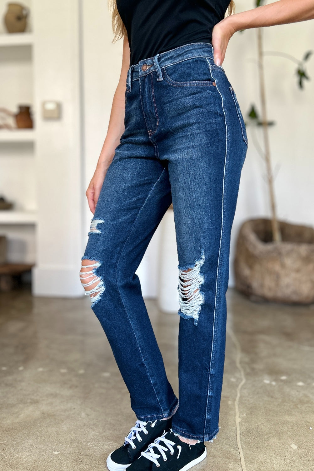 Judy Blue High Waist Straight Jeans / Rigid Magic Heavy Destroy with Plus Size. Dark Wash.