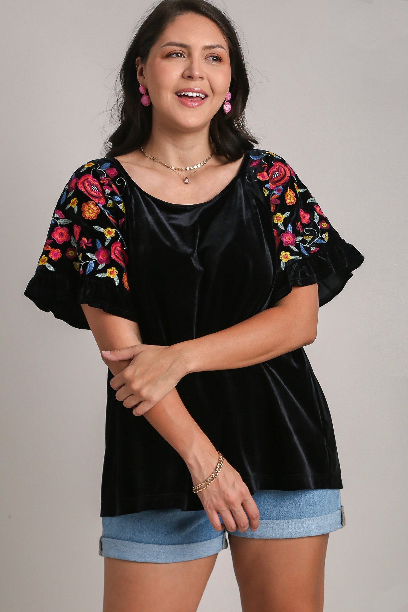 The Velvet Embroidery Short Sleeve Blouse is like a piece of magic for your wardrobe! The soft, velvety fabric feels amazing and drapes just perfectly. The embroidery? Total showstopper – it’s got that boho flair that’s both unique and eye-catching. Whether you're out for a coffee date or dressing it up for something fancier, this blouse adds that effortless, vintage charm that takes your outfit to the next level. Wear it with confidence, it’s got your back!