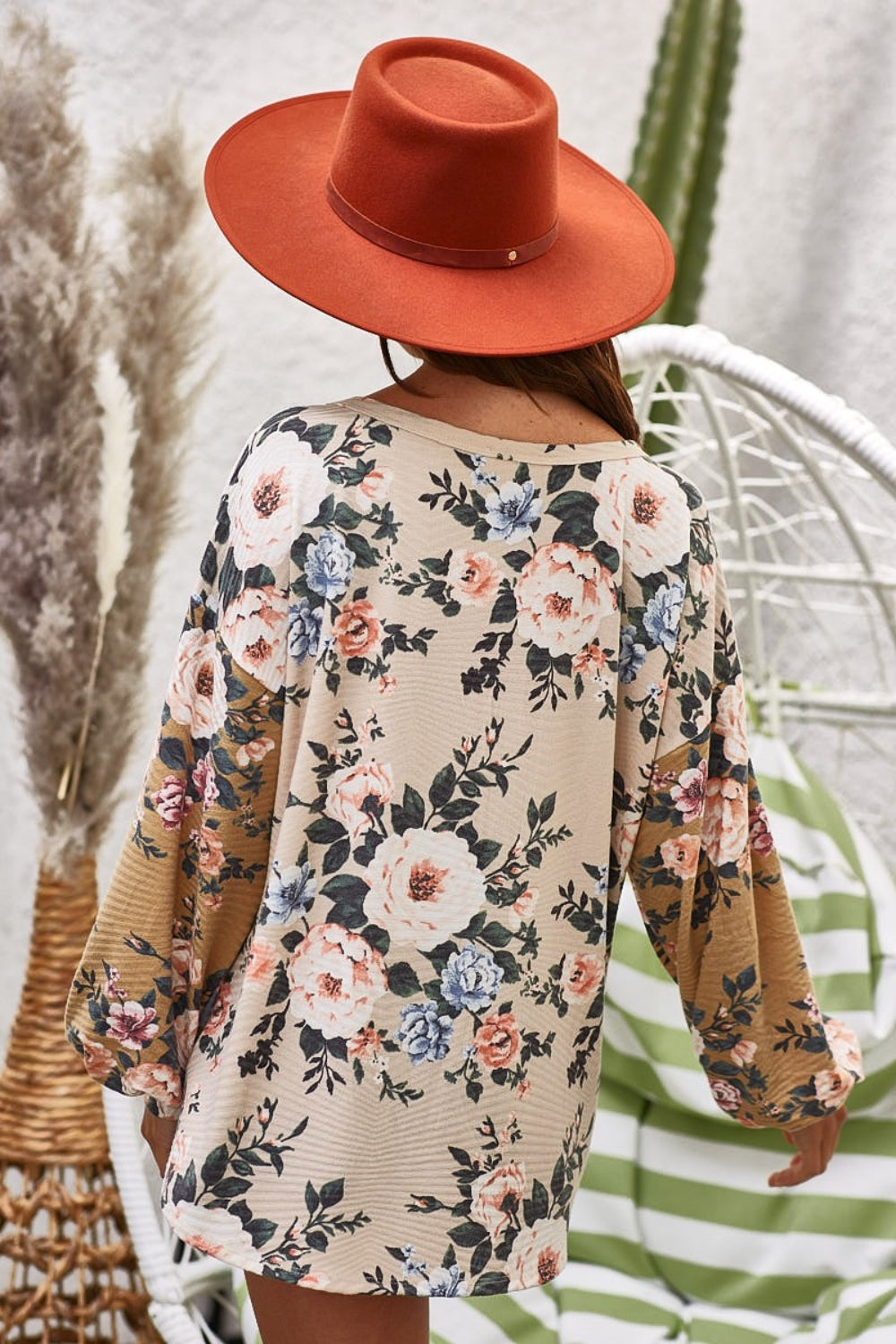 This floral jacquard color-block top is a staple for those who value style with soul. The delicate floral pattern brings a touch of feminine and timeless style while the bold color-blocking adds a modern twist that’s sure to turn heads and sets it apart from other tops. Pair it with your favorite jeans or a flowy skirt, and you’ve got a look that’s effortlessly chic, just like the open road.