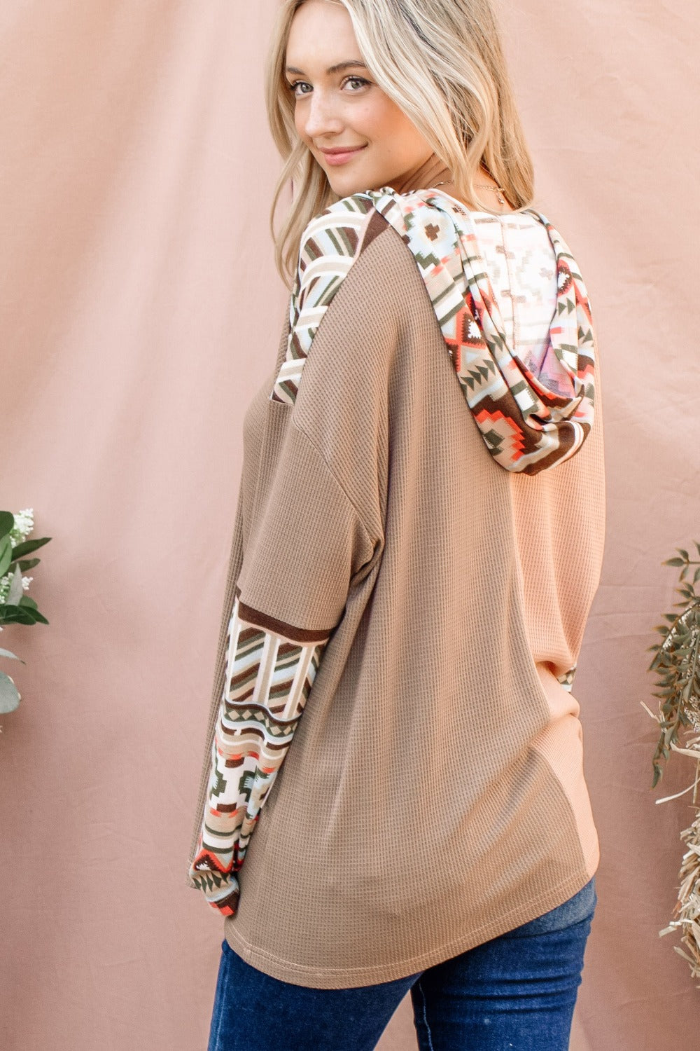 Western Aztec Print Hoodie Long Sleeve Pullover. The Printed Color Block Hooded Waffle Top has a fun, eye-catching element, while the hooded detail provides extra warmth and casual style. The waffle texture enhances the top’s comfort and visual interest, making it a versatile piece for relaxed, everyday wear. Apricot/tan