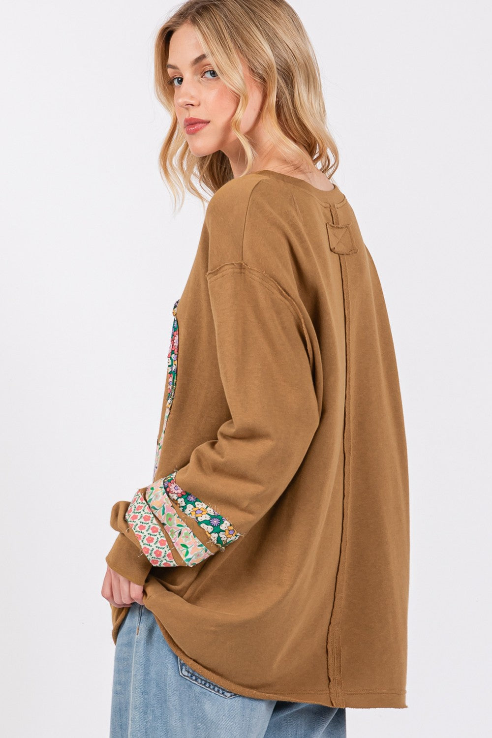 Oversized Long Sleeve Shirt- - Calm & Cool Crochet Peace Sign Top. Oversized Long Sleeve Shirt- - Calm & Cool Crochet Peace Sign Top. Are you a free- spirited gal, who likes a playful, relaxed, oversized style you can feel comfortable in that sends a peaceful vibe? This long sleeve shirt has banded cuffs and crochet to give your outfit unique features.
100% cotton. bronze.