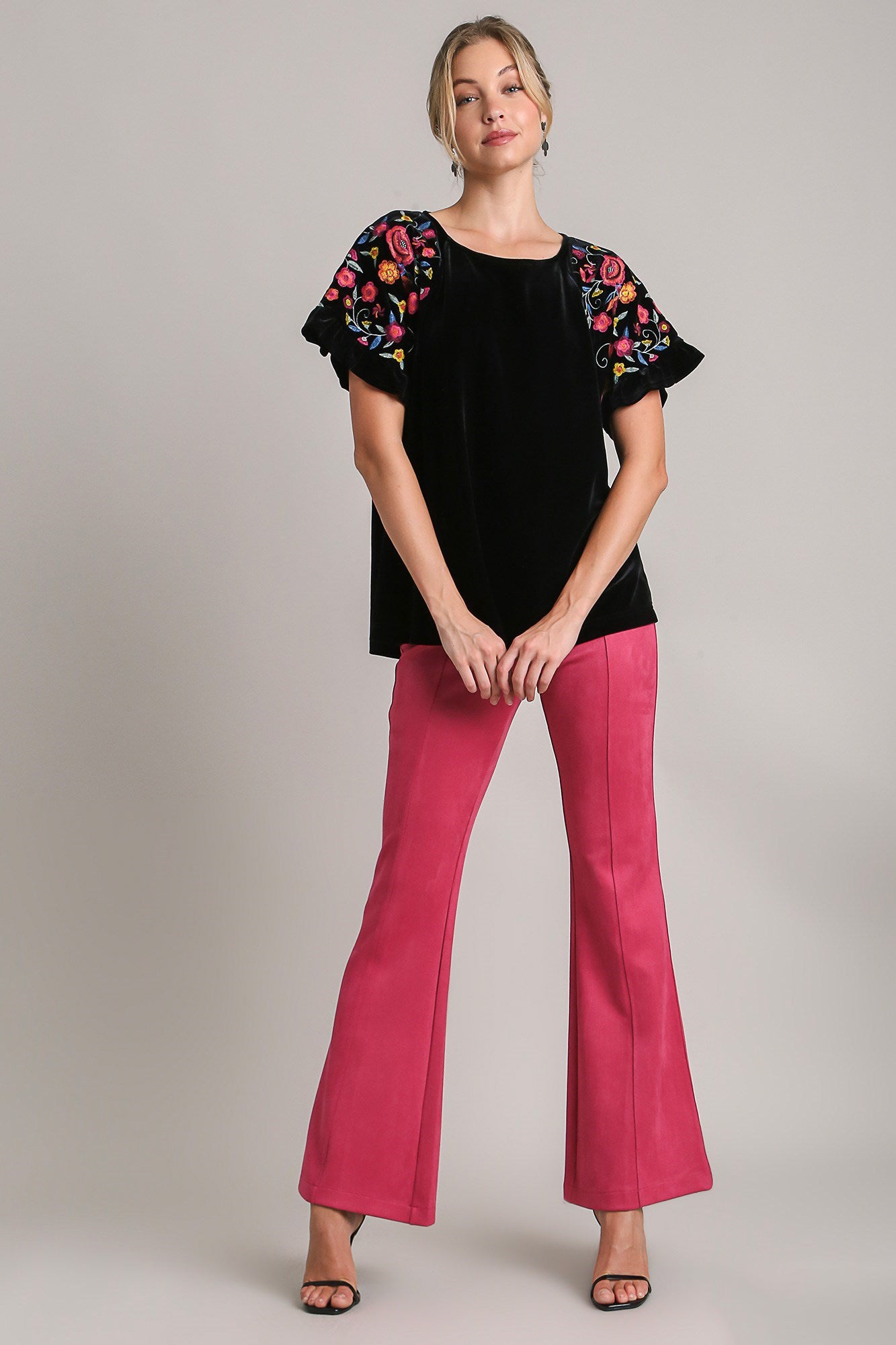 The Velvet Embroidery Short Sleeve Blouse is like a piece of magic for your wardrobe! The soft, velvety fabric feels amazing and drapes just perfectly. The embroidery? Total showstopper – it’s got that boho flair that’s both unique and eye-catching. Whether you're out for a coffee date or dressing it up for something fancier, this blouse adds that effortless, vintage charm that takes your outfit to the next level. Wear it with confidence, it’s got your back!