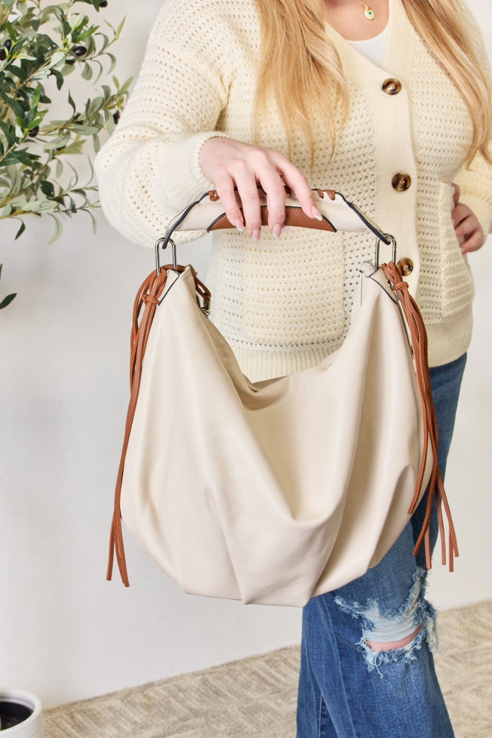Get ready to crush on the ultimate cruelty- free Bohemian vegan leather hobo handbag! Designed for the free-spirt with a kind heart -add the perfect guilt-free accessory your wardrobe has been waiting for!
The women's hobo bag with fringe detail gives you a style that you can look this good without even trying!;