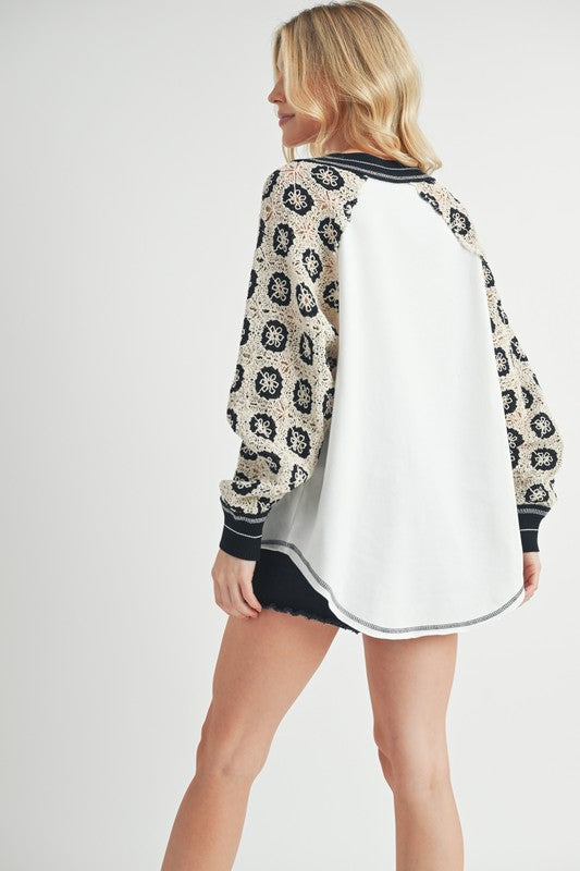 Crochet Contrast Stitching V Neck Top -ivory. The Crochet Contrast Stitching V-Neck Top is a feminine top that features intricate crochet detailing and contrasting stitching along the neckline.
Perfect for adding a touch of bohemian charm to your outfit.
V-neck design adds a flattering silhouette.