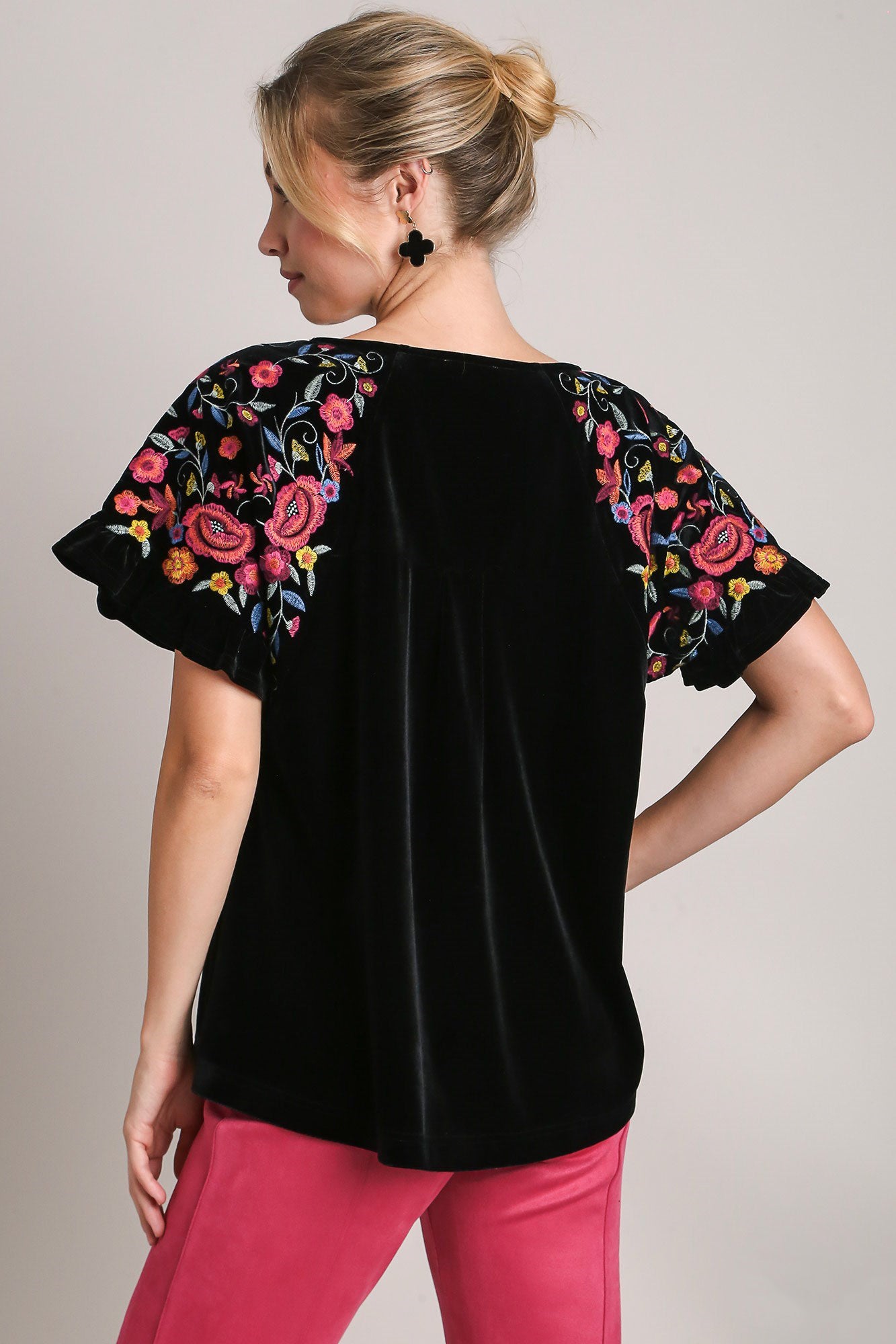 The Velvet Embroidery Short Sleeve Blouse is like a piece of magic for your wardrobe! The soft, velvety fabric feels amazing and drapes just perfectly. The embroidery? Total showstopper – it’s got that boho flair that’s both unique and eye-catching. Whether you're out for a coffee date or dressing it up for something fancier, this blouse adds that effortless, vintage charm that takes your outfit to the next level. Wear it with confidence, it’s got your back!