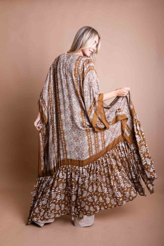 This sheer kimono is your ideal companion when you want to feel like you’re floating through life. Designed for the woman who loves to layer with ease and grace! This free flow Kimono stands out from others as it goes from a minimalist top and transitions beautifully into a rich paisley print as it flows toward the hem, creating a look that’s both modern and timeless. The oversized fit and mid-length sleeves add to the laid-back, breezy vibe, making it the ultimate piece for both lounging and living. 