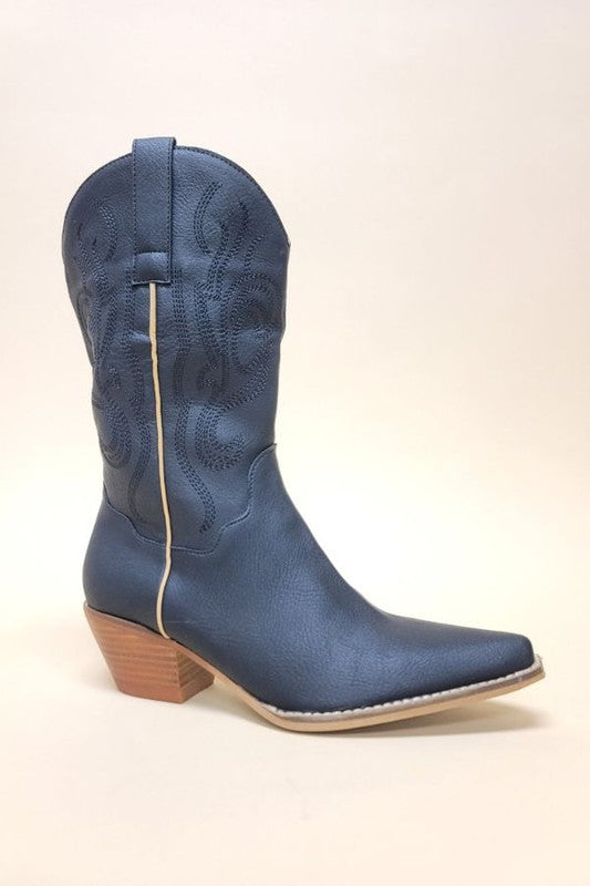 Whether you're kicking up dust on the open road or stepping into your favorite honky-tonk bar, the Spindelle Western Boot is built to accompany you on every adventure. With its bold, rugged look and intricate stitching, these boots capture the spirit of the Wild West, ready for whatever life throws your way.