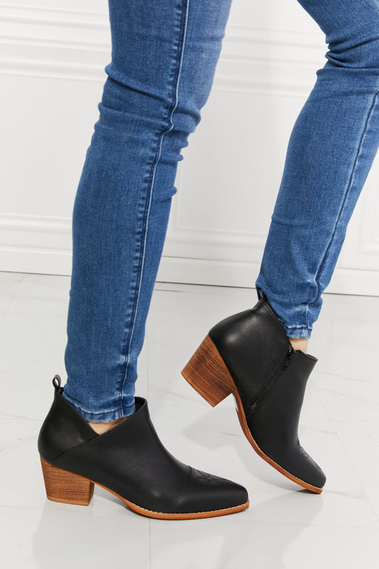 We've fallen in love with these crossover cowboy booties, with 2.5-inch stacked heel in black. These stunning crossover cowboy booties are designed to deliver both style and comfort. They feature a pointed toe, bold stitching, and a block heel for effortless all-day wear. They transition well from season to season. The embroidered design provides a classic touch and these cowboy booties pair well with distressed jeans or your favorite dresses. 