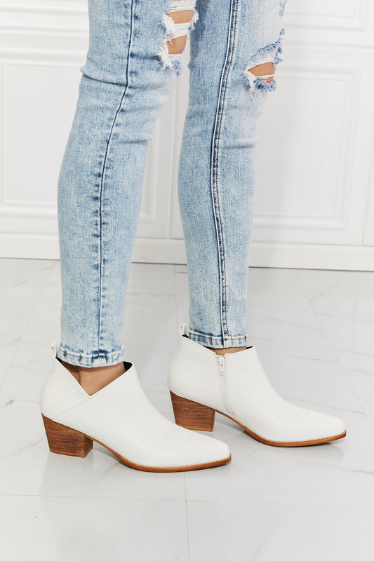 We've fallen in love with these crossover cowboy booties, with 2.5-inch stacked heel in white. These stunning crossover cowboy booties are designed to deliver both style and comfort. They feature a pointed toe, bold stitching, and a block heel for effortless all-day wear. They transition well from season to season. The embroidered design provides a classic touch and these cowboy booties pair well with distressed jeans or your favorite dresses. 